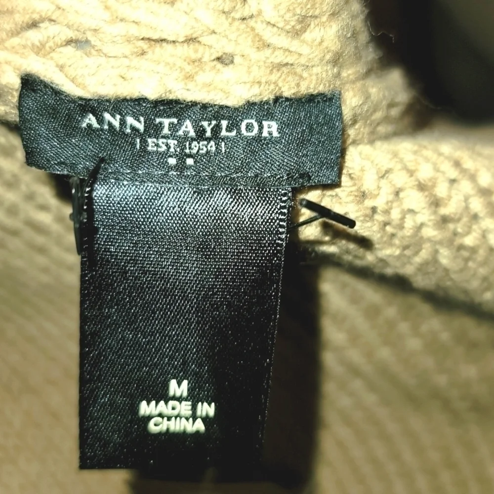 𝅺ann Taylor Fur Vest  NWT